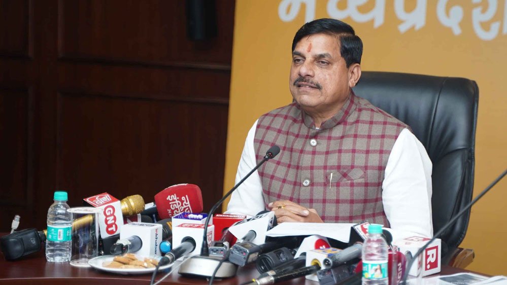 MP की 22 लाख बहनों को मिला रक्षाबंधन का तोहफा! CM मोहन यादव ने सिंगल क्लिक से ट्रांसफर किए ₹99 करोड़ MP की 22 लाख बहनों को मिला रक्षाबंधन का तोहफा! CM मोहन यादव ने सिंगल क्लिक से ट्रांसफर किए ₹99 करोड़