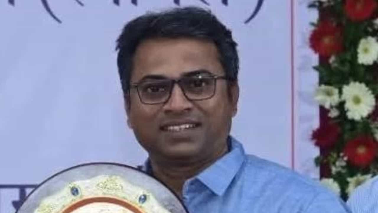 फ्री हो तो मिलने आओ…’ जिम्नास्टिक कोच ने की नाबालिग के साथ यौन शोषण की कोशिश, पा चुका है राष्ट्रपति से सम्मान फ्री हो तो मिलने आओ…’ जिम्नास्टिक कोच ने की नाबालिग के साथ यौन शोषण की कोशिश, पा चुका है राष्ट्रपति से सम्मान