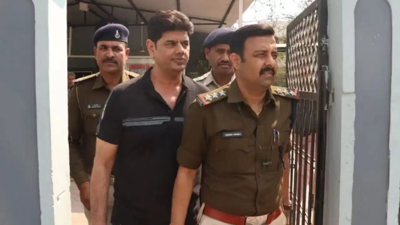 इंदौर के पूर्व TI दिनेश वर्मा पर 700 केसों में फर्जी गवाह बनाने का आरोप, हुआ डिमोशन