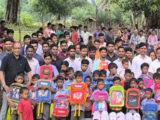 बस्तर में लौट रही पढ़ाई की रौनक, 21 साल बाद फिर गूंजी स्कूल की घंटी