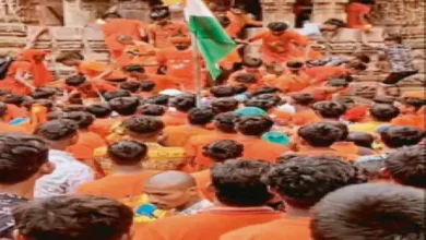भोरमदेव मंदिर में कांवड़ियों की भीड़ से बिगड़ी व्यवस्था, सीढ़ियों पर एक-दूसरे के ऊपर गिरे श्रद्धालु