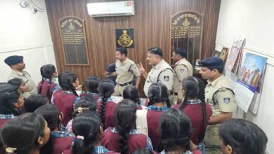 “जन सुरक्षा–युवा सृजन संवाद” के माध्यम से विद्यार्थियों को कानून, सुरक्षा और पुलिस की कार्यप्रणाली की दी जा रही है जानकारी