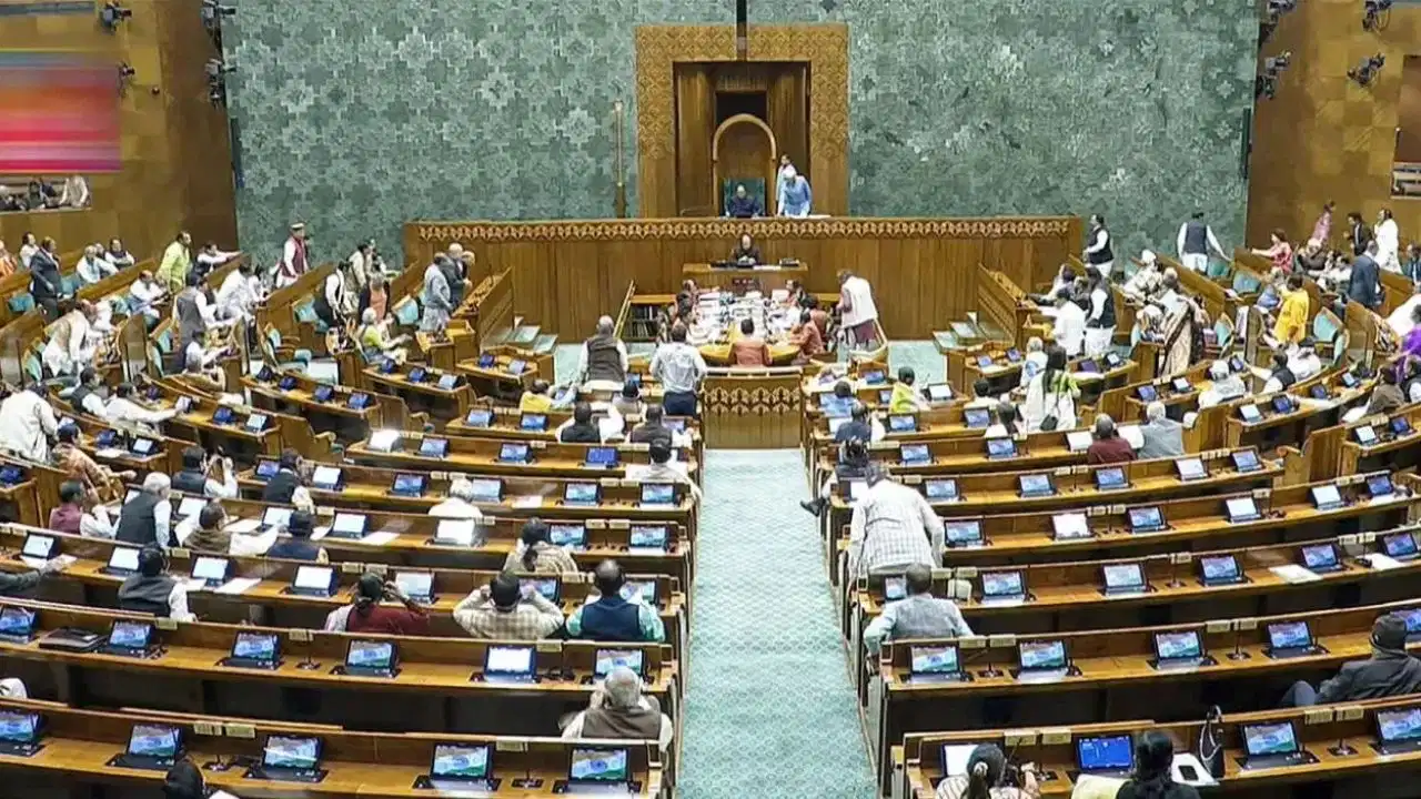 FCRA पर बड़ा फैसला, JPC में भेजने का प्रस्ताव पास; अखिलेश ने बिल को बताया अल्पसंख्यक विरोधी FCRA पर बड़ा फैसला, JPC में भेजने का प्रस्ताव पास; अखिलेश ने बिल को बताया अल्पसंख्यक विरोधी