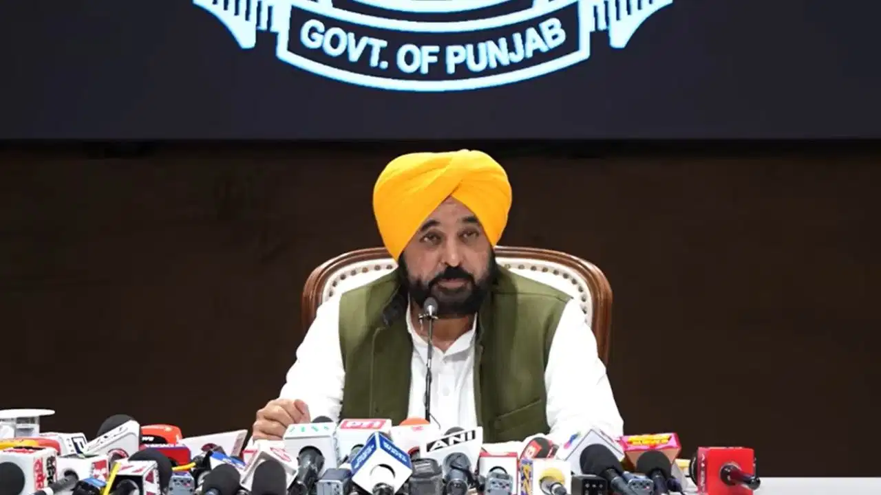खेलों के मैदान में उतरेगा पंजाब! 10 लाख खिलाड़ियों के साथ 5 सितंबर से शुरू होगा महासंग्राम खेलों के मैदान में उतरेगा पंजाब! 10 लाख खिलाड़ियों के साथ 5 सितंबर से शुरू होगा महासंग्राम