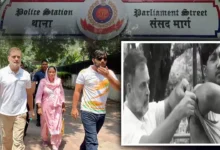 पैलेट गन पीड़ित की FIR के लिए DCP दफ्तर के सामने धरने पर राहुल गांधी, मां के साथ पीड़ित भी मौजूद