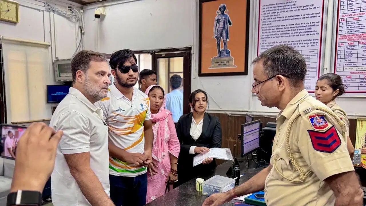 राहुल गांधी की मांग दिल्ली पुलिस ने मानी, पैलेट गन मामले में दर्ज कर रही FIR राहुल गांधी की मांग दिल्ली पुलिस ने मानी, पैलेट गन मामले में दर्ज कर रही FIR