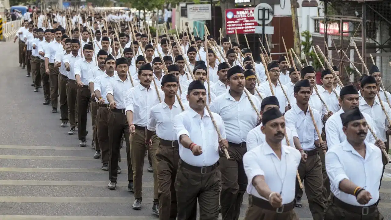RSS पर कर्नाटक सरकार का शिकंजा? बिना रजिस्ट्रेशन वाले संगठनों के लिए आया नया बिल