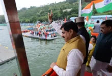 बोट क्लब पर निकली नौका तिरंगा यात्रा… धरती-जल-नभ में दिखा रंगारंग नजारा, सरकार ने बताया- नए संकल्प का समय