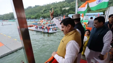 बोट क्लब पर निकली नौका तिरंगा यात्रा… धरती-जल-नभ में दिखा रंगारंग नजारा, सरकार ने बताया- नए संकल्प का समय बोट क्लब पर निकली नौका तिरंगा यात्रा… धरती-जल-नभ में दिखा रंगारंग नजारा, सरकार ने बताया- नए संकल्प का समय