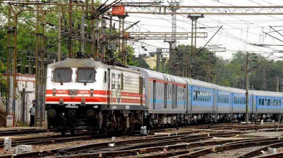 झांसी रूट के यात्रियों के लिए जरूरी खबर! 40 दिन तक 17 ट्रेनों का बदलेगा मार्ग