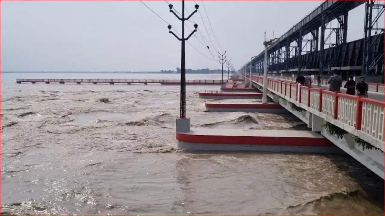 नेपाल-तिब्बत में फिर टूटी एक और झील… बिहार में गंडक-कोसी बराज पर हाई अलर्ट, इन 5 जिलों में मंडराया बाढ़ का साया नेपाल-तिब्बत में फिर टूटी एक और झील… बिहार में गंडक-कोसी बराज पर हाई अलर्ट, इन 5 जिलों में मंडराया बाढ़ का साया