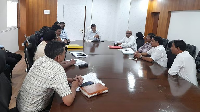 गोंदिया में पशुओं के अवैध परिवहन पर सख्त कार्रवाई के निर्देश, गौशालाओं की होगी निगरानी