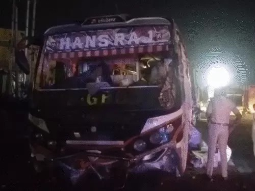 औरंगाबाद में यात्रियों से भरी स्लीपर बस पलटी, 20 घायल:सड़क पर 20 मीटर तक घिसटाई , वाराणसी से पटना आ रही थी;ट्रक से टकराने से हादसा औरंगाबाद में यात्रियों से भरी स्लीपर बस पलटी, 20 घायल:सड़क पर 20 मीटर तक घिसटाई , वाराणसी से पटना आ रही थी;ट्रक से टकराने से हादसा