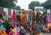 बाबाधाम जल चढ़ाने गए गोरखपुर के युवक की तालाब में मिली लाश, हत्या का आरोप… परिजनों ने जाम की सड़क