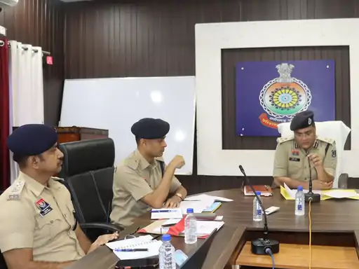 त्योहारों से पहले दुर्ग में ट्रैफिक सख्ती: शराबी ड्राइवरों और स्टंटबाजों पर कार्रवाई, ब्लैक फिल्म वाले वाहन भी निशाने पर