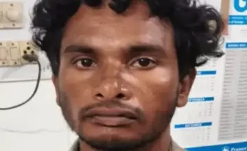 सरगुजा में बेटे ने मां-बाप को कुल्हाड़ी से काटा : शव बोरे में बांधे, बदबू रोकने गोबर से कमरे की लिपाई की