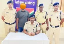 19 साल पुराने केस का आरोपी सऊदी से लौटा, RPF ने किया गिरफ्तार; ओडिशा से भी 11 साल पुराने मामले का आरोपी पकड़ा