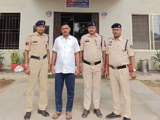नगर सेना में नौकरी दिलाने का झांसा देकर 6.30 लाख की ठगी, 15 किस्तों में लिए रुपए