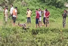 मैनपाट में बाइक से नदी पार करने की कोशिश के दौरान हादसा, स्थानीय युवक ने युवती को रस्सी से बचाया