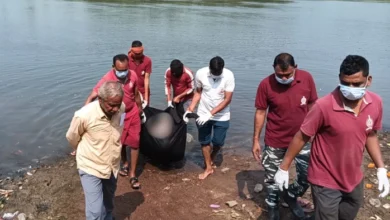 शिवनाथ नदी में बहे युवक का शव दो दिन बाद बरामद, SDRF ने मोटर बोट से चलाया सघन रेस्क्यू अभियान शिवनाथ नदी में बहे युवक का शव दो दिन बाद बरामद, SDRF ने मोटर बोट से चलाया सघन रेस्क्यू अभियान