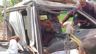 बालोद में ट्रक-पिकअप की भीषण भिड़ंत, 45 मिनट तक वाहन में फंसा रहा चालक; रस्सी से खींचकर निकाला