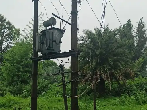 रायगढ़ के कमरगा गांव में 20 दिन से बिजली बंद, ट्रांसफार्मर खराब होने से 400 परिवार परेशान