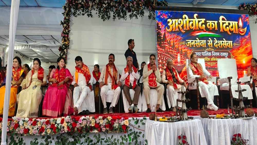 खारुन नदी के तट पर गूंजे हर-हर महादेव, ‘आशीर्वाद का दिया’ कार्यक्रम में शामिल हुए CM साय