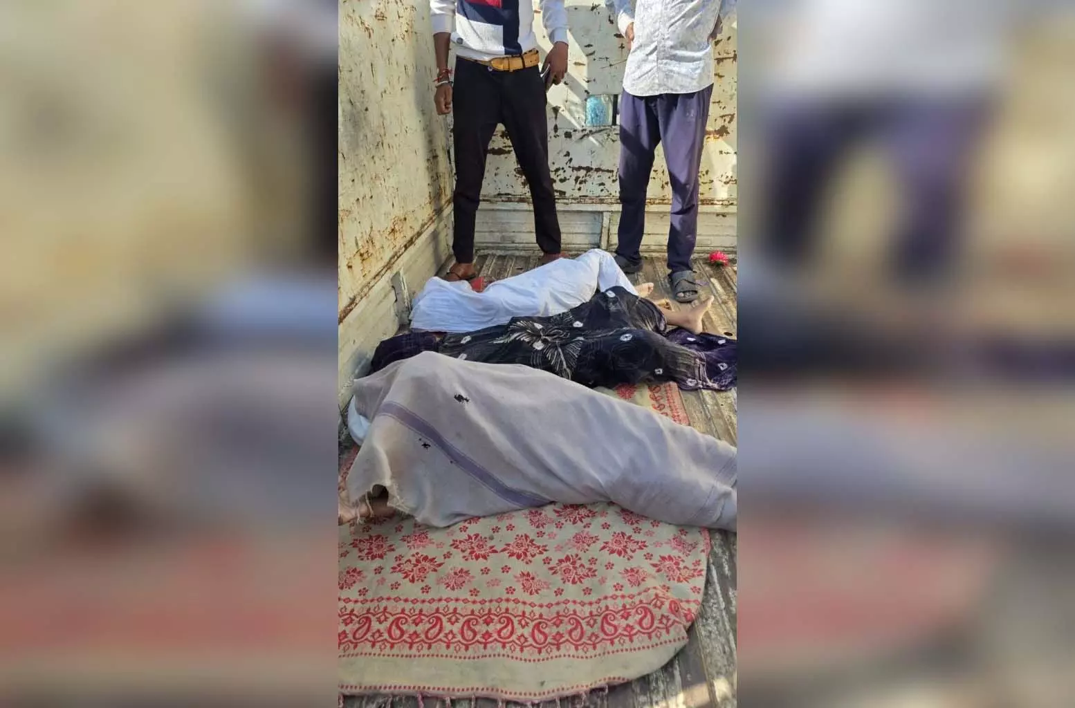 एक डूबने लगी तो बचाने उतरीं बाकी दो सहेलियां, तीनों की मौत: कोरबा में तालाब किनारे मिले कपड़े-चप्पल, गांव में पसरा मातम एक डूबने लगी तो बचाने उतरीं बाकी दो सहेलियां, तीनों की मौत: कोरबा में तालाब किनारे मिले कपड़े-चप्पल, गांव में पसरा मातम