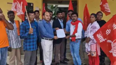 सार्वजनिक भवन खाली कराने की मांग, CPI ने CMO को दिया ज्ञापन सार्वजनिक भवन खाली कराने की मांग, CPI ने CMO को दिया ज्ञापन