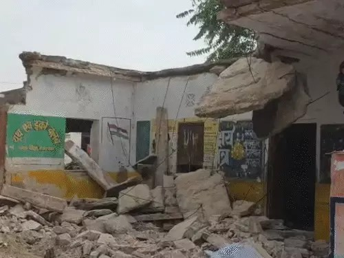 जयपुर- CJP की मांग के बाद सरकारी-स्कूल पर चला बुलडोजर:18 लाख से बनेगी नई बिल्डिंग;12 दिन पहले ग्रामीणों ने सीजेपी प्रवक्ता को पीटकर भगाया था जयपुर- CJP की मांग के बाद सरकारी-स्कूल पर चला बुलडोजर:18 लाख से बनेगी नई बिल्डिंग;12 दिन पहले ग्रामीणों ने सीजेपी प्रवक्ता को पीटकर भगाया था