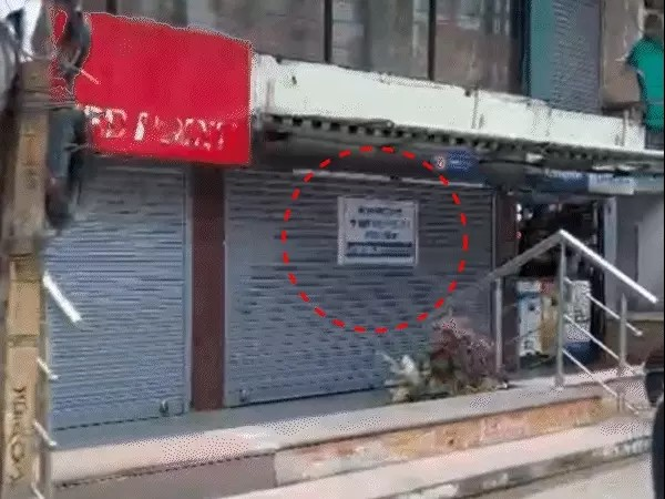 एक ही बिल्डिंग- जहां पोस्टर लगा, वहीं पर दुकान खुली:भोपाल में 190 प्रतिष्ठानों को बंद कराने का दावा; नोटिस के बावजूद शटर-गेट खुले