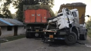 पेंड्रा-रतनपुर मार्ग पर दो कोयला ट्रेलरों की भिड़ंत, चालक घायल; पथराव से कई वाहनों के शीशे टूटे पेंड्रा-रतनपुर मार्ग पर दो कोयला ट्रेलरों की भिड़ंत, चालक घायल; पथराव से कई वाहनों के शीशे टूटे