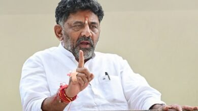 वंदे मातरम’ पर कर्नाटक सरकार का बड़ा निर्देश, सरकारी कार्यक्रमों में दो पद अनिवार्य वंदे मातरम’ पर कर्नाटक सरकार का बड़ा निर्देश, सरकारी कार्यक्रमों में दो पद अनिवार्य