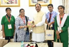 राष्ट्रपति से मिलकर लौटे छत्तीसगढ़ के प्रतिभावान छात्र CM साय से मिले: नुकेश को द्रौपदी मुर्मु ने बांधी राखी, छात्राओं ने किया सुवा नृत्य