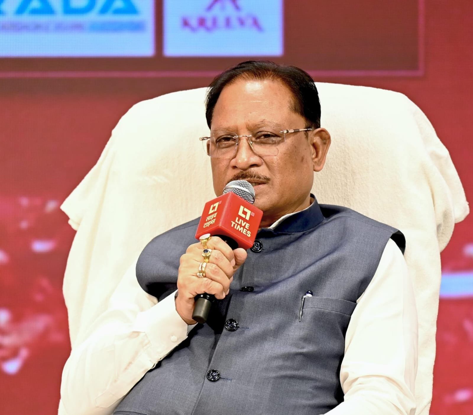 बस्तर को देश का सबसे विकसित आदिवासी अंचल बनाएंगे: सेवा डेरा से शिक्षा-स्वास्थ्य और रोजगार की सुविधाएं गांवों तक पहुंचा रही सरकार बस्तर को देश का सबसे विकसित आदिवासी अंचल बनाएंगे: सेवा डेरा से शिक्षा-स्वास्थ्य और रोजगार की सुविधाएं गांवों तक पहुंचा रही सरकार