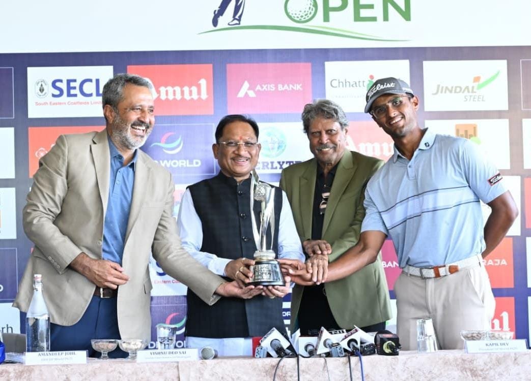 नवा रायपुर ओपन : 132 गोल्फर दिखाएंगे दम, 18 विदेशी खिलाड़ी भी मैदान में; CM साय ने ट्रॉफी का अनावरण कर बढ़ाया उत्साह