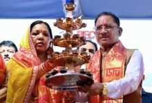 महादेव घाट पर सवा लाख ‘आशीर्वाद के दीये’ जले: पीएम मोदी के 76वें जन्मदिन पर सीएम साय ने की खारुन मैया की महाआरती