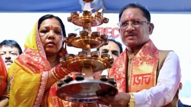 महादेव घाट पर सवा लाख ‘आशीर्वाद के दीये’ जले: पीएम मोदी के 76वें जन्मदिन पर सीएम साय ने की खारुन मैया की महाआरती