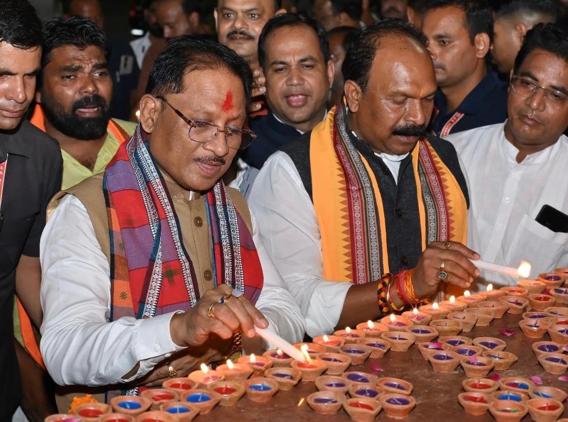 छत्तीसगढ़ में ‘आशीर्वाद के दीयों’ का भव्य आयोजन : 1.50 करोड़ से ज्यादा दीप प्रज्वलित; प्रधानमंत्री मोदी के लिए व्यक्त कीं शुभकामनाएं छत्तीसगढ़ में ‘आशीर्वाद के दीयों’ का भव्य आयोजन : 1.50 करोड़ से ज्यादा दीप प्रज्वलित; प्रधानमंत्री मोदी के लिए व्यक्त कीं शुभकामनाएं