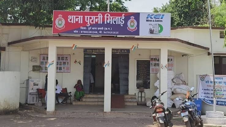 फैक्ट्री के सामने तीन-चार युवकों ने की लूट, जेब से 4 हजार रुपये लेकर फरार फैक्ट्री के सामने तीन-चार युवकों ने की लूट, जेब से 4 हजार रुपये लेकर फरार