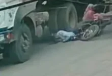 बाइक सवार को ट्रक ने मारी जोरदार टक्कर, नगर परिषद कर्मचारी की मौत; सामने आया CCTV