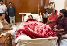 किरण सिंह देव से नितिन नबीन की मुलाकात : स्वास्थ्य का जाना हाल और डॉक्टरों से लिया अपडेट