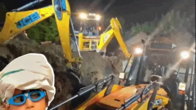 अलवर-पतंग लूट रहा था, 300 फीट गहरे बोरवेल में गिरा:48 फीट पर था मासूम, निकालने के लिए ग्रामीण को उल्टा लटकाया, 5 घंटे बाद रेस्क्यू