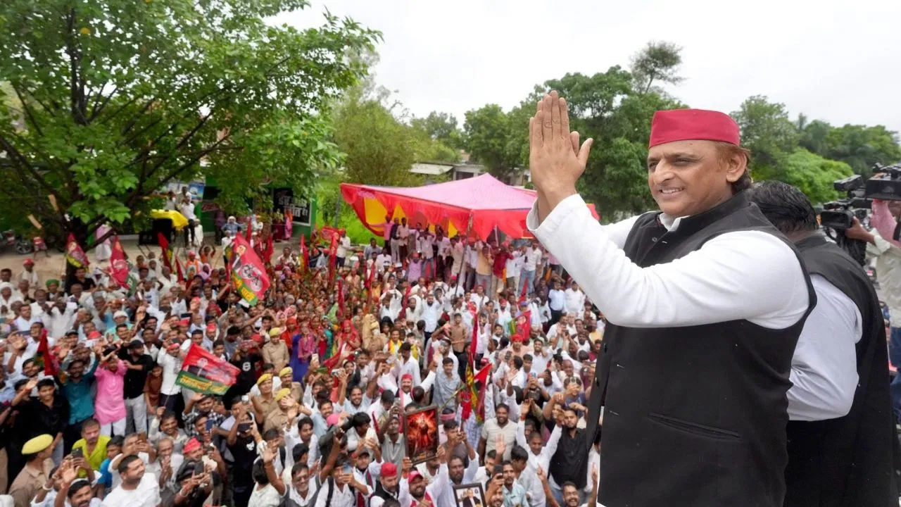 2024 में हराया और 27 में इनका परमानेंट सफाया कर देंगे… रायबरेली में गरजे अखिलेश यादव 2024 में हराया और 27 में इनका परमानेंट सफाया कर देंगे… रायबरेली में गरजे अखिलेश यादव