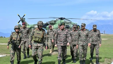 सर्दियों से पहले LoC पर सेना प्रमुख का दौरा, लिया ऑपरेशनल तैयारियों का जायजा