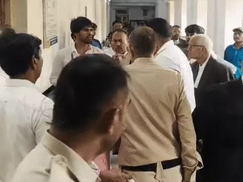 बिलासपुर कोर्ट में दो वकीलों के बीच मारपीट, एक-दूसरे पर लगाए आरोप; काउंटर FIR दर्ज