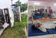 गिरौदपुरी धाम जा रहे श्रद्धालुओं पर टूटा हादसा: मोड़ पर अनियंत्रित होकर पलटी माजदा, महिला-बच्चों समेत 27 लोग घायल