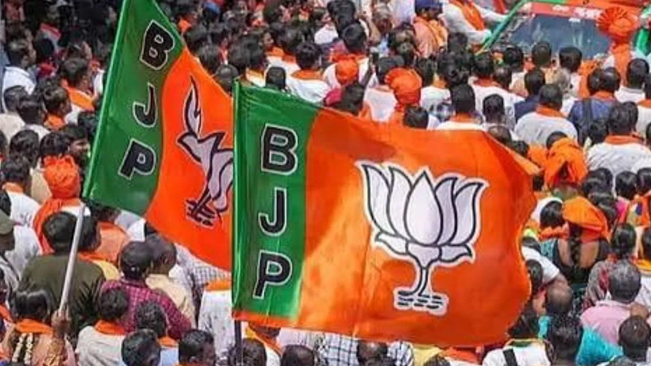 जयपुर, जोधपुर और कोटा में BJP का मेयर: 10 में से 9 नगर निगमों में खिला ‘कमल’, राजधानी में वोटिंग के दौरान भारी हंगामा जयपुर, जोधपुर और कोटा में BJP का मेयर: 10 में से 9 नगर निगमों में खिला ‘कमल’, राजधानी में वोटिंग के दौरान भारी हंगामा