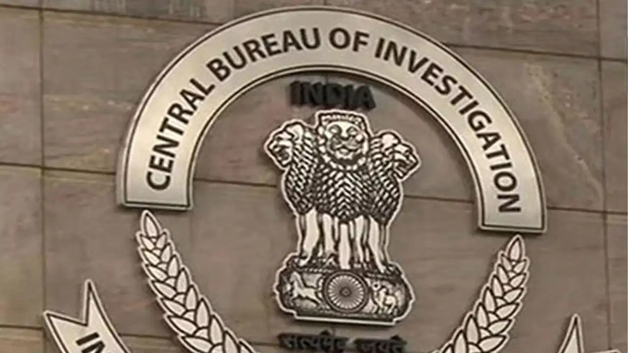 IDFC First Bank Scam: 6 IAS अफसरों समेत 19 के खिलाफ CBI की चार्जशीट