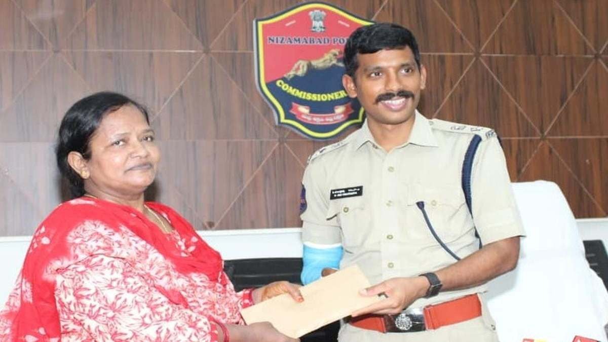 35 साल से अंडरग्राउंड महिला माओवादी लीडर ने किया सरेंडर : बस्तर में DCM रही सुशीला रानी, तेलंगाना पुलिस के सामने लौटी मुख्यधारा में